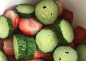绿宝瓜能和草莓一起吃吗,健康美味两不误 第3张 绿宝瓜能和草莓一起吃吗,健康美味两不误 第3张