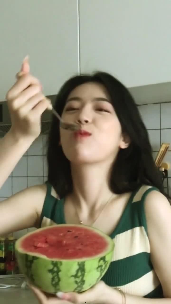 女友吃瓜视频,女友的吃瓜视频揭秘娱乐圈幕后