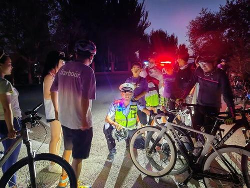 天津骑行大哥吃瓜事件