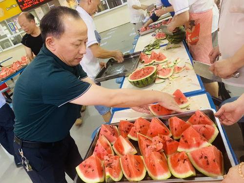 重庆学院吃瓜,校园吃瓜文化盛行，揭秘校园生活趣味瞬间