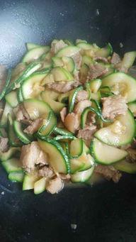 梦见炒小瓜吃,炒小瓜的奇幻味蕾体验